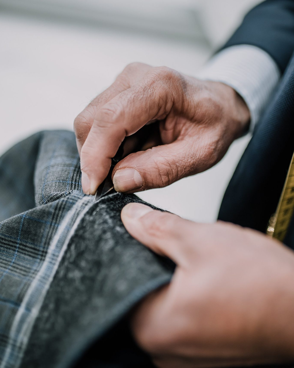 PROFESSIONAL TAILOR